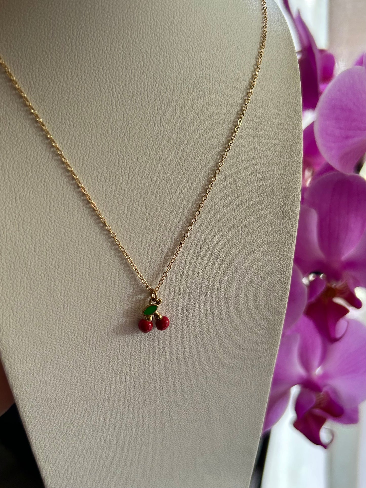 Collier cerise