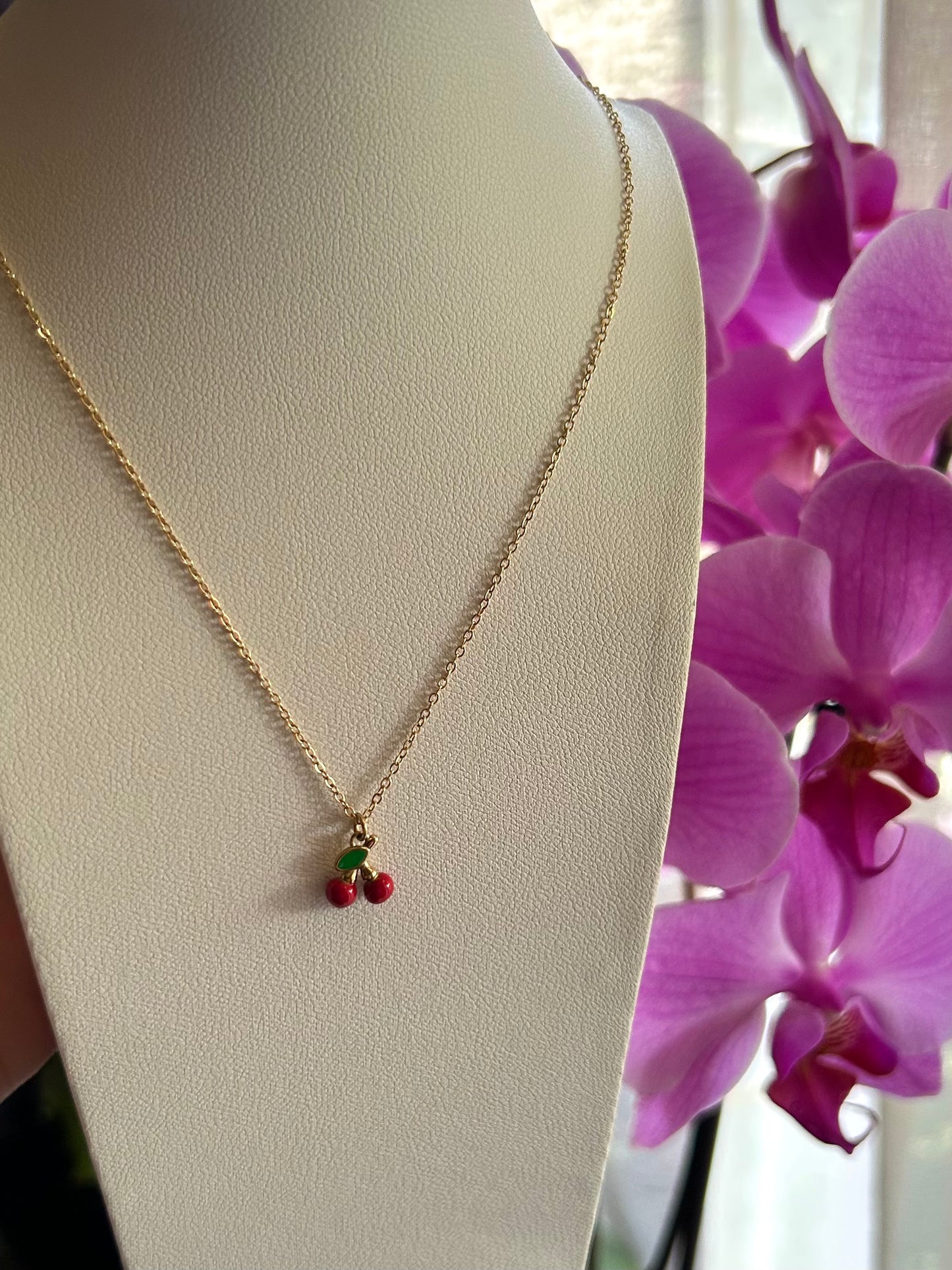Collier cerise